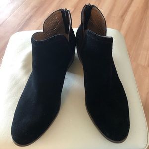 Cute and comfortable black booties.